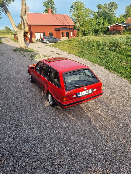 BMW 318i 3 of 12