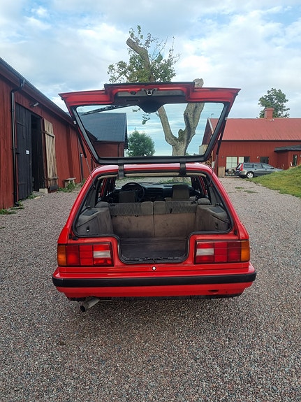 BMW 318i 10 of 12