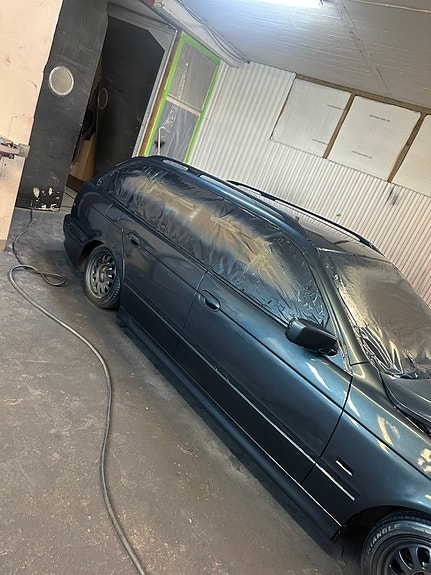 BMW 525i 3 of 8