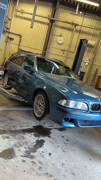 BMW 525i 2 of 8