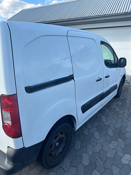 Peugeot Partner 2 of 4