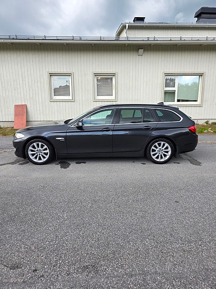 BMW 525d 2 of 5