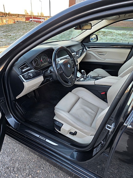 BMW 525d 4 of 5