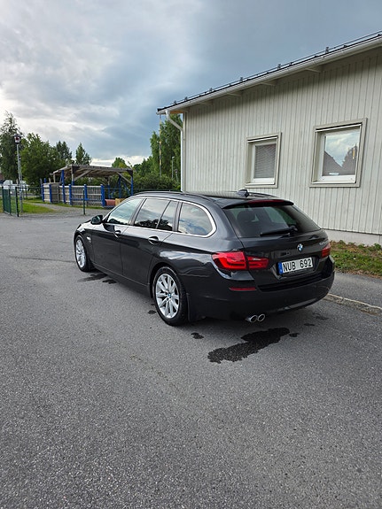 BMW 525d 3 of 5