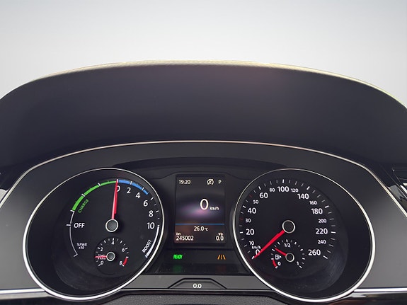 Volkswagen Passat 23 of 30