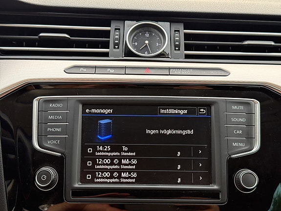 Volkswagen Passat 19 of 30