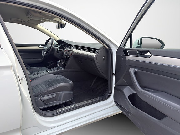 Volkswagen Passat 11 of 30