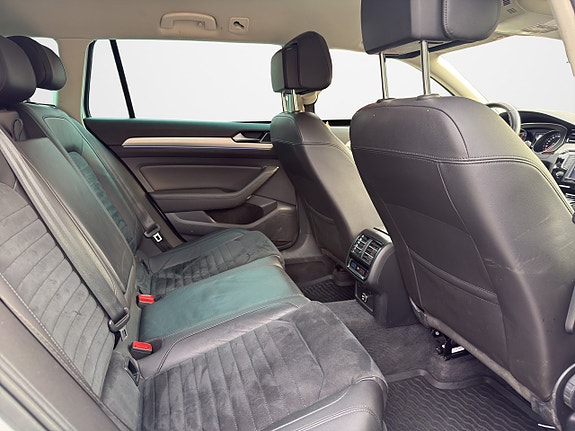 Volkswagen Passat 14 of 30
