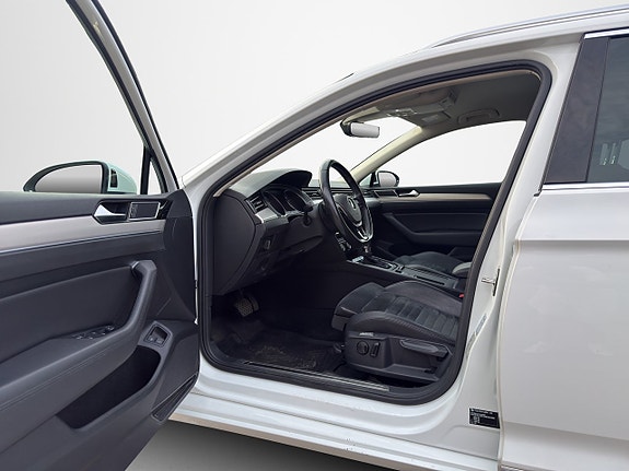 Volkswagen Passat 8 of 30