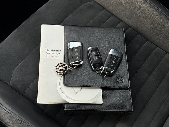 Volkswagen Passat 18 of 30