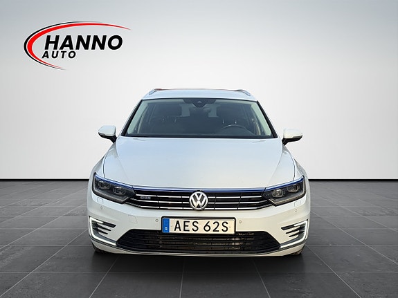 Volkswagen Passat 6 of 30