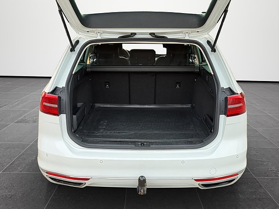 Volkswagen Passat 15 of 30