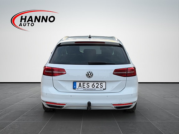 Volkswagen Passat 4 of 30