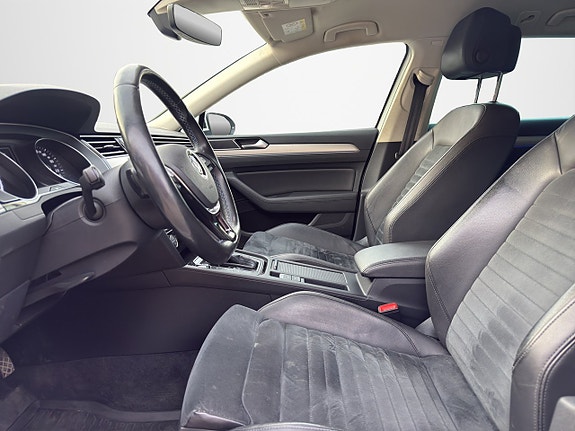 Volkswagen Passat 9 of 30