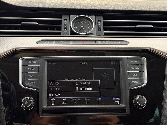 Volkswagen Passat 28 of 30