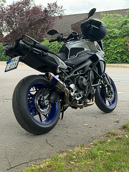 Yamaha MT-09 tracer 900 2 of 8