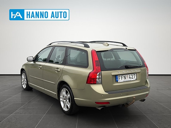 Volvo V50 3 of 30