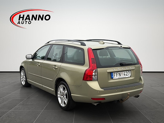Volvo V50 3 of 30
