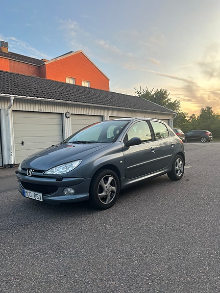 Peugeot 206 2 of 10