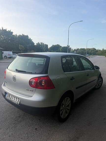 Volkswagen Golf V 2 of 5