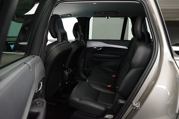 Volvo XC90 8 of 24