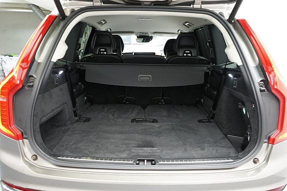 Volvo XC90 11 of 24