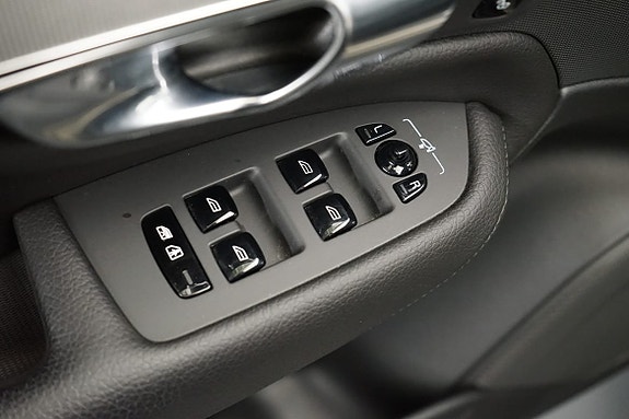 Volvo XC90 13 of 24