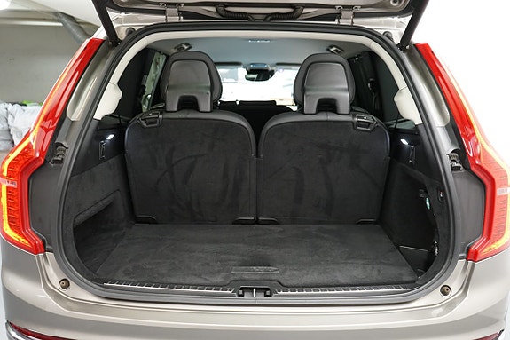 Volvo XC90 10 of 24