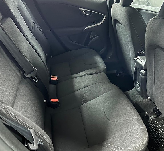 Volvo V40 16 of 17