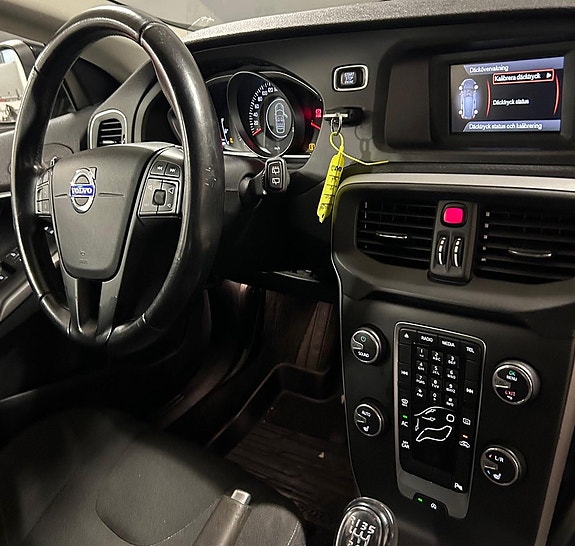 Volvo V40 12 of 17