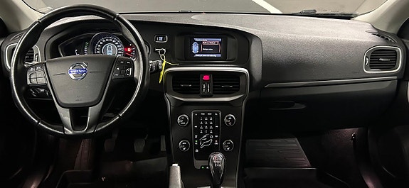 Volvo V40 9 of 17