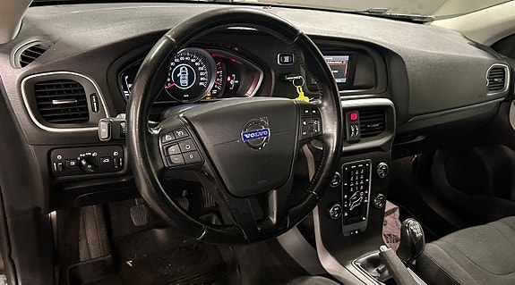 Volvo V40 15 of 17
