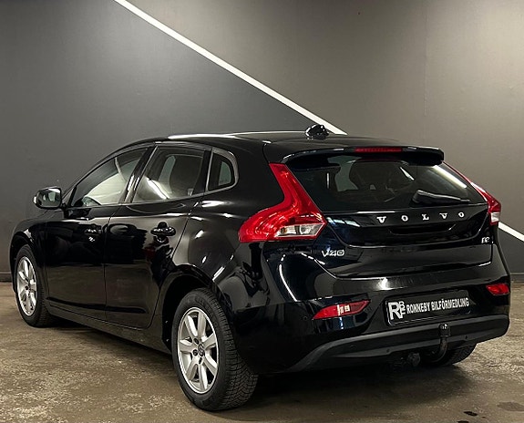 Volvo V40 4 of 17
