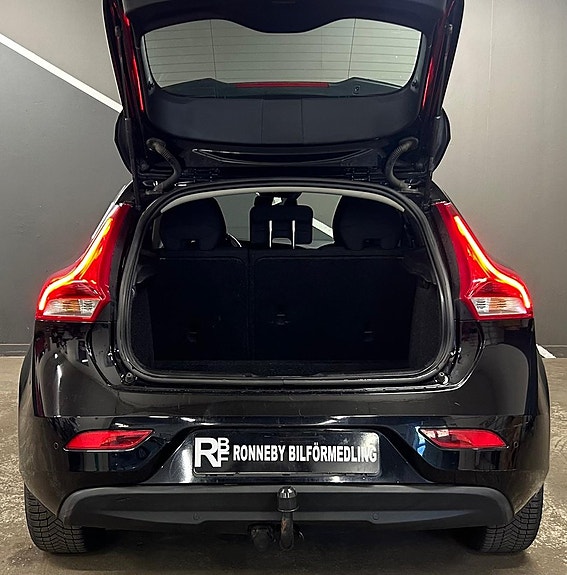 Volvo V40 8 of 17