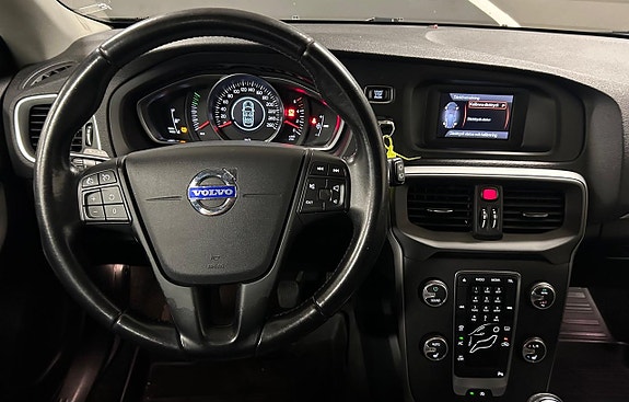 Volvo V40 11 of 17