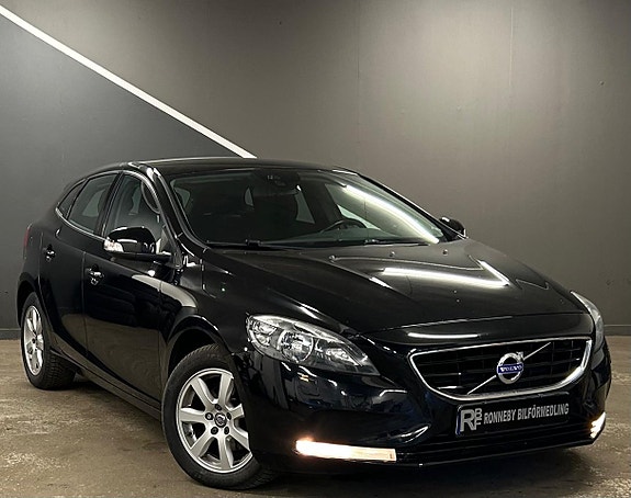 Volvo V40 3 of 17