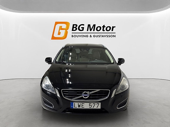 Volvo V60 2 of 23