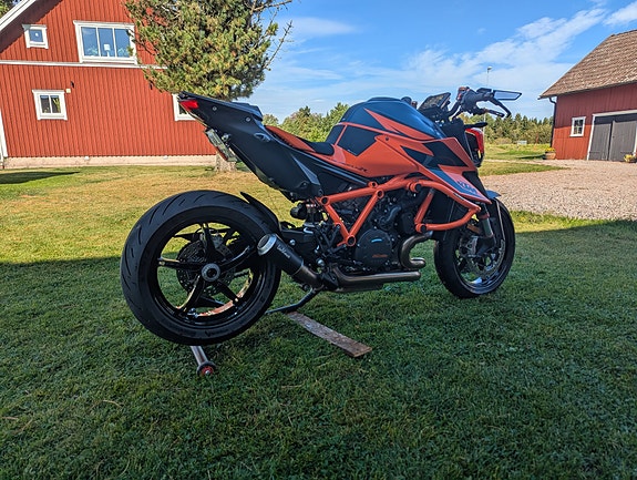 KTM 1290 Super Duke R 3 of 3