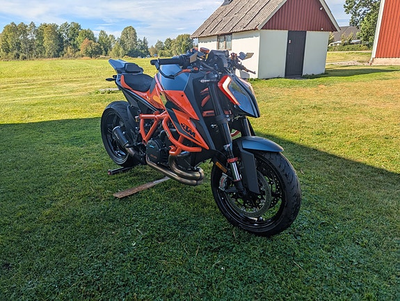 KTM 1290 Super Duke R 2 of 3
