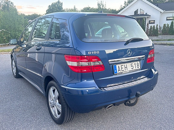 Mercedes-Benz B180 3 of 7