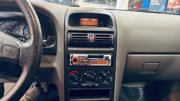 Opel Astra 10 of 17