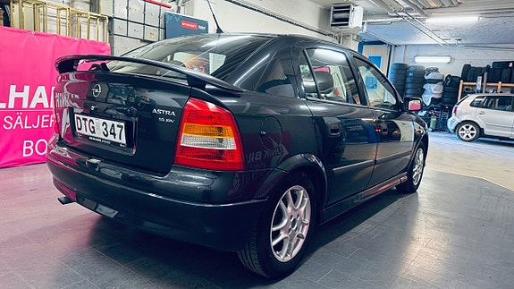 Opel Astra 4 of 17