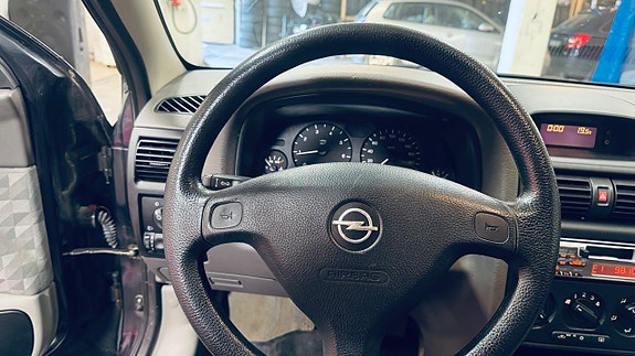 Opel Astra 8 of 17