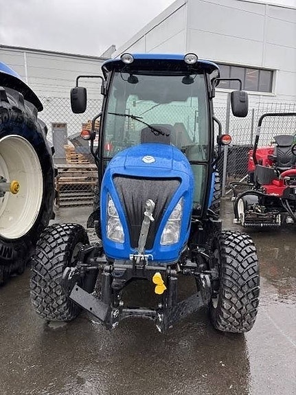 New Holland Boomer 55 2 of 4