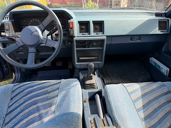 Nissan Bluebird 6 of 23
