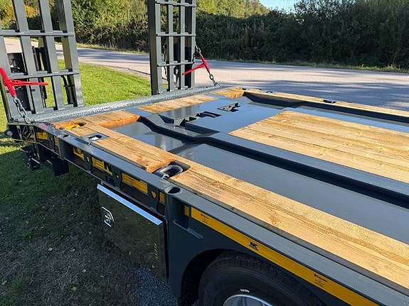 NC 3axl Lastbilskärra 25T med lastväxlarfunktion 13 of 24