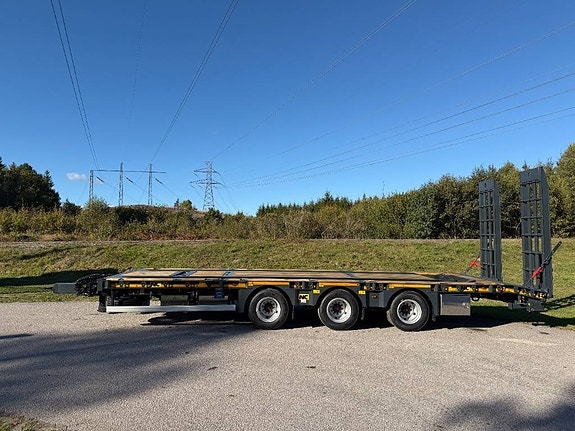 NC 3axl Lastbilskärra 25T med lastväxlarfunktion 3 of 24