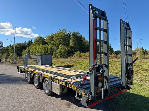 NC 3axl Lastbilskärra 25T med lastväxlarfunktion 2 of 24