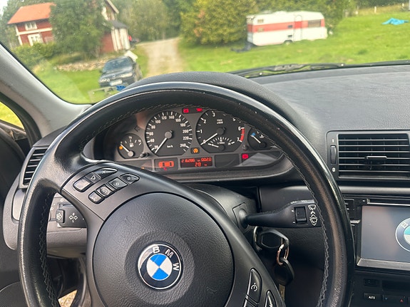 BMW 318i 5 of 5