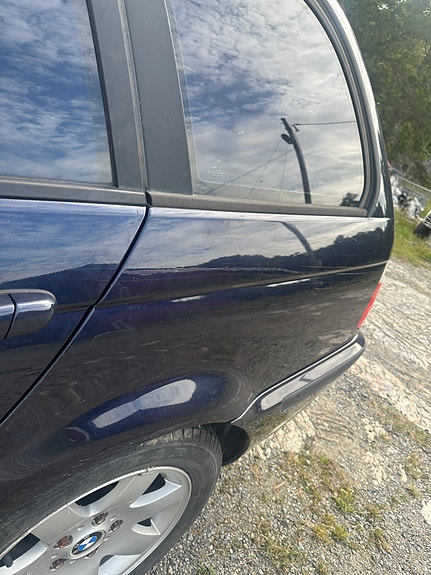 BMW 318i 3 of 5